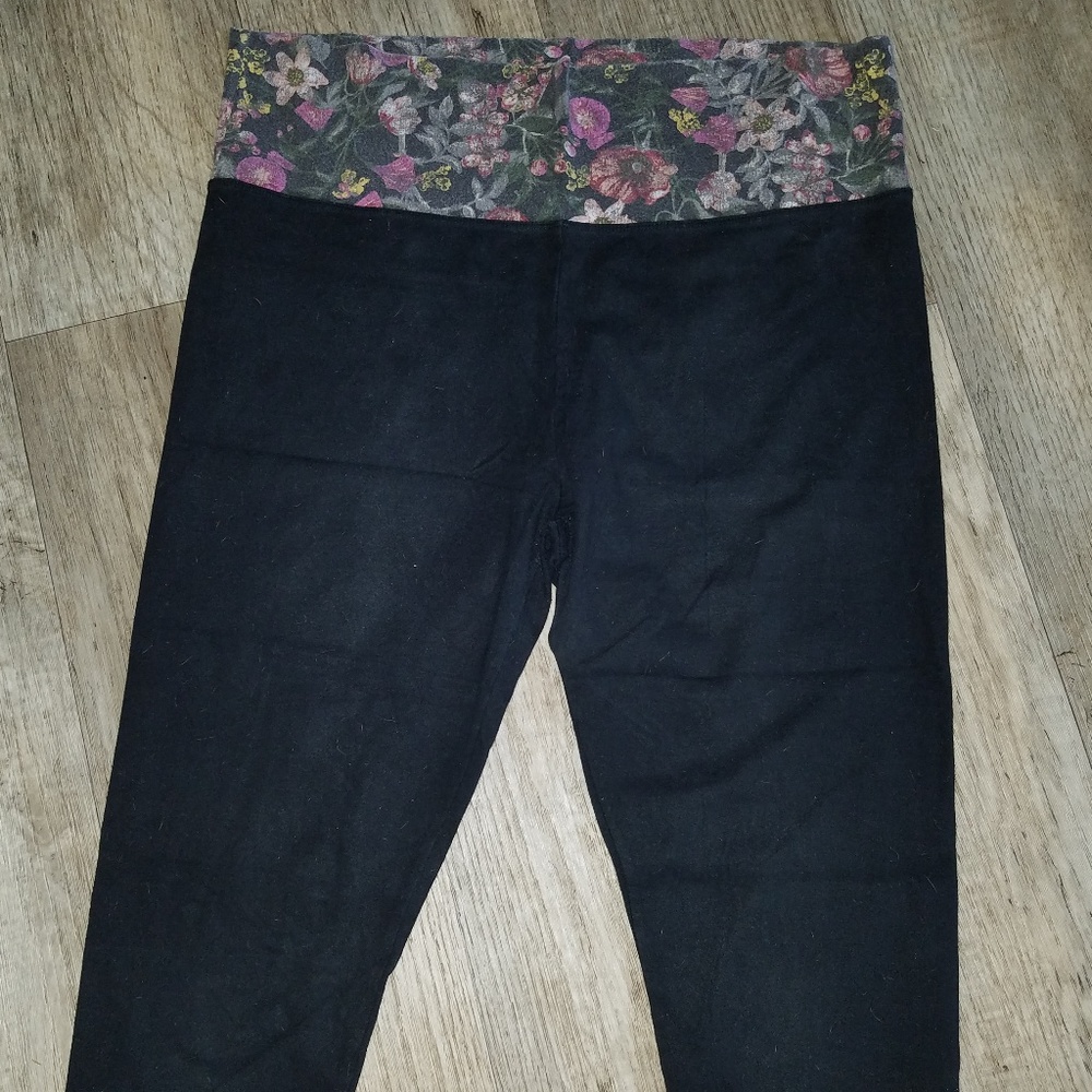 VS Cropped Yoga Pants